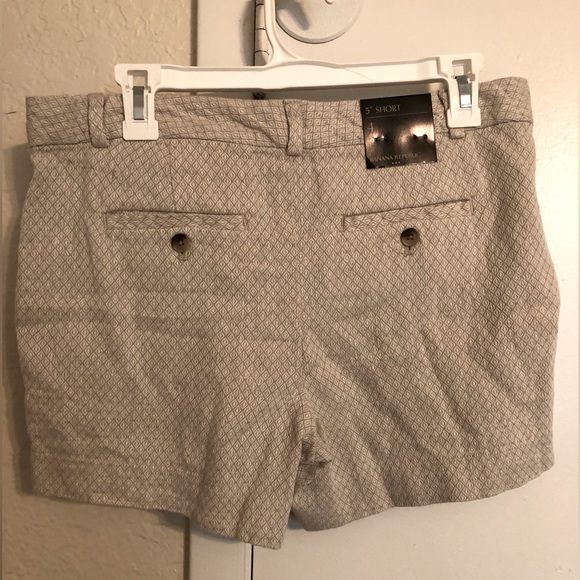 Banana Republic NWT Women’s 5 inch Patterned Shorts - Size 4 - Picture 2 of 5